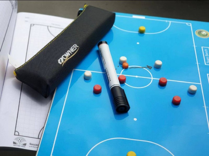 آکادمی مربیان ایران | فوتسال: 📝 تاکتیکهای بزرگ، از روی یک تخته کوچ شروع میشوند! ⚽اگر برای هر تمرین، جلسه آنالیز یا مسابقه به دنبال یک تخته کوچ حرفه