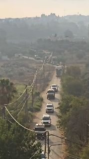 רכבי הריסת כיבוש מסתערים על הכפר קלנדיה, מצפון לירושלים, על רקע ההכנות לביצוע פעולות הריסה חדשות.