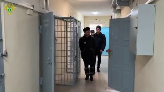 Экс-сенатора Рауфа Арашукова, отбывающего пожизненный срок, приговорили к 10 годам колонии и штрафу в размере 120 млн рублей по делу о даче взятки сотруднику колонии. «Решив создать себе привилегированные условия содержания, пожизненно отбывающий лишение с