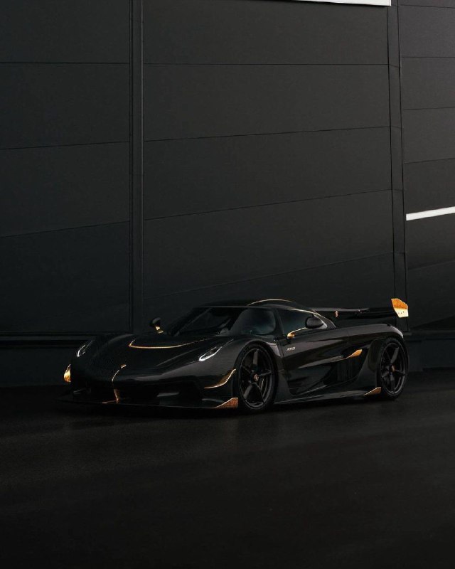 Koenigsegg Jesko с элементами с 24-каратным золотом 7