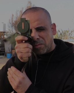 גדודי קסאם מפרסמים סצנות של ההרוג חוסיין אל-ג'וג'ו במהלך תהליך הטעינה והשיגור של טילים במהלך קרב מבול אל-אקצא