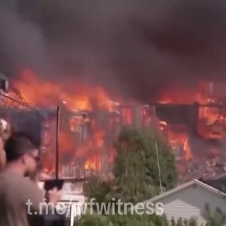 ️🇳🇴 שריפה מאסיבית בדרמן, נורבגיה, הרסה יותר מ-100 בתים, ואילצה מאות תושבים להתפנות במה שהרשויות מתארות כש…
