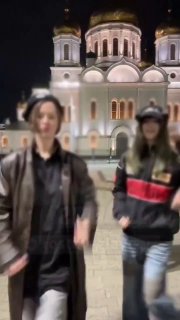 Двух жительниц Ростова-на-Дону задержали за танец на фоне церкви, отчиталось региональное управление МВД.На девушек 1990 и 2009 годов рождения составили административные протоколы по статье об умышленном публичном осквернении религиозных символов. Полиция 