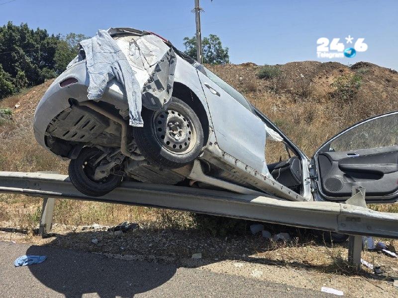 🇮🇱 רכב התנגש במעקה בטיחות בכביש 44 סמוך לצומת חב"ד, גבר כבן 40 נפצע בינוני.