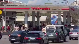 מכונית פורצת לתחנת דלק בבצ'אמון לאחר סטתה מנתיבה!