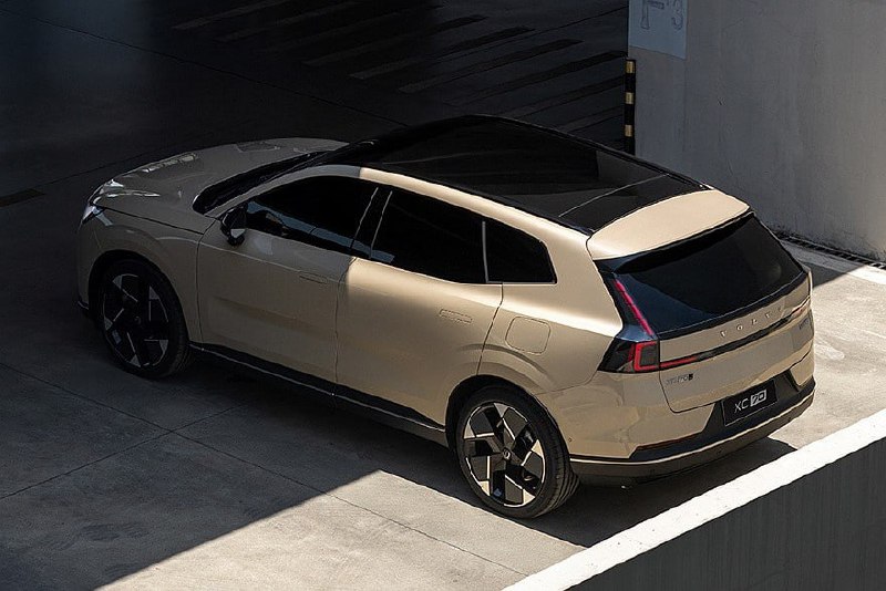 Volvo XC70 возвращается как подзаряжаемый гибрид 2