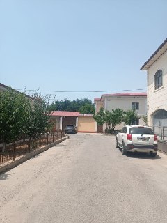 Uy hovli 4+2 sotix uchqahramon postga 1 km