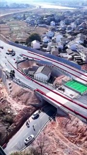 An elderly man turned down $220K and other offers to abandon his house and there's a huge highway around it.In China, some homeowners refuse to leave their land for highway and bridge projects, creating the so called “nail houses” that roads and bridges must bend around.Did you know? 🎓