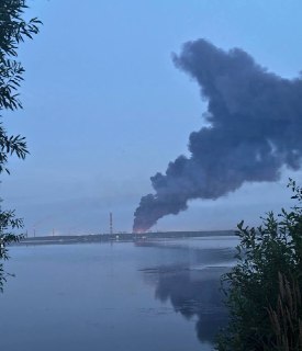 В Липецке «на территории производственных объектов произошло возгорание на открытой площадке», рассказал губернатор. «Площадь пожара составляет около 2,5 тысячи квадратных метров». Пострадавших и погибших нет, утверждает губернатор.По данным Astra, пожар в