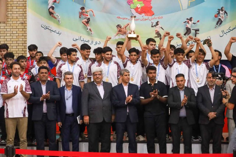 اخبار فارس: ♦️ قهرمانی فارس در مسابقات هندبال دانشآموزان جنوب کشور 🔹 تیم هندبال دانشآموزان متوسطه اول فارس با کسب هفت امتیاز، عنوا