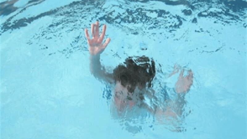 اخبار قم: نجات کودک ۱ سال و ۳ ماهه از غرق‌شدگی در جمکران🔹 روابط عمومی اورژانس قم: در ساعت ۱۶:۳۸ شنبه گزارش حادثه غرق شدگی یک کودک 