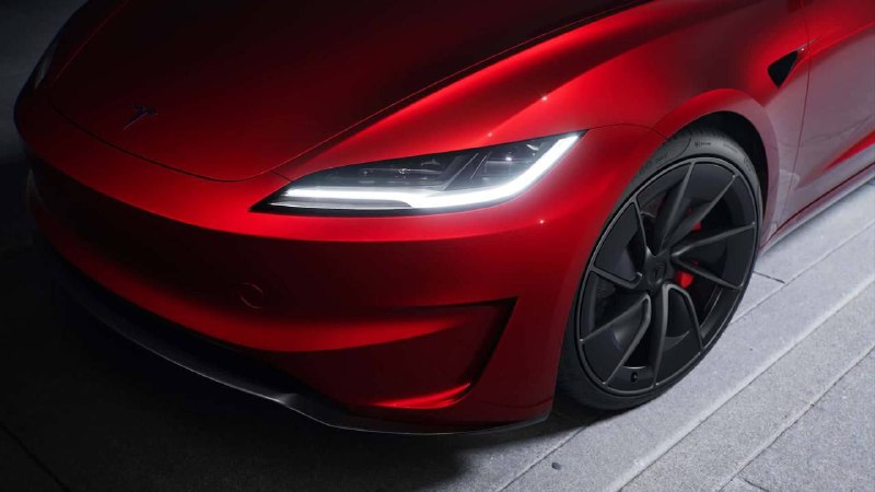 Новинка от Tesla. Подвезли обновление Tesla 3 Performance 4