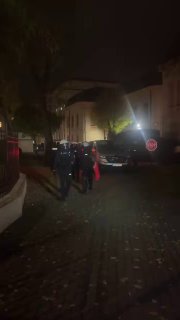 החלה הפיכה בפולין": המשטרה חסמה את בית הדין לחוקה על רקע החמרה במשבר הפוליטי, המשטרה חסמה את בנייתו של בית…