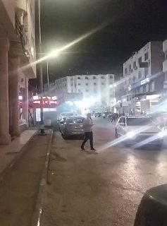 כוח חי"ר השייך לצבא הכיבוש מסתער על מרכז העיר ג'נין ויורה פצצות קול