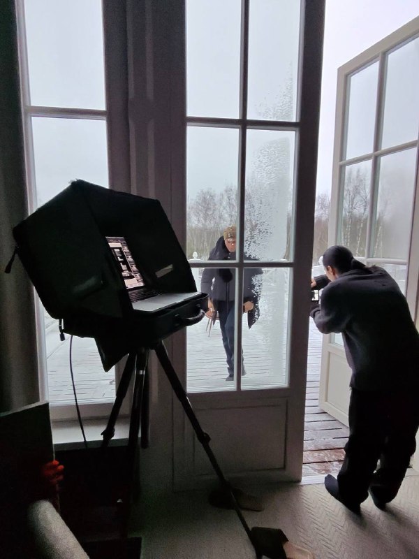 Съездила в Москву одним днем к невероятной женщине — Наталье Давыдовой, известной как Тетя Мотя 🌹Сделали предновогоднюю съемку смешав Русь и Вивьен Вествуд. Очень жду результат!Уже в Питере — делаю лучшие стрижки в уходящем году!Появилась пара окон: 