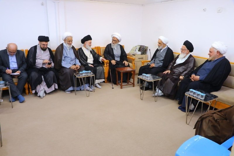 ڪانال مدافعان حـرم: دیدار هیئت اعزامی حضرت آیت‌الله سیدمجتبی خامنه‌ای (دام‌ظله) با علما و شخصیت‌های نجف اشرف هیئتی متشکل از آیات سید محسن قم