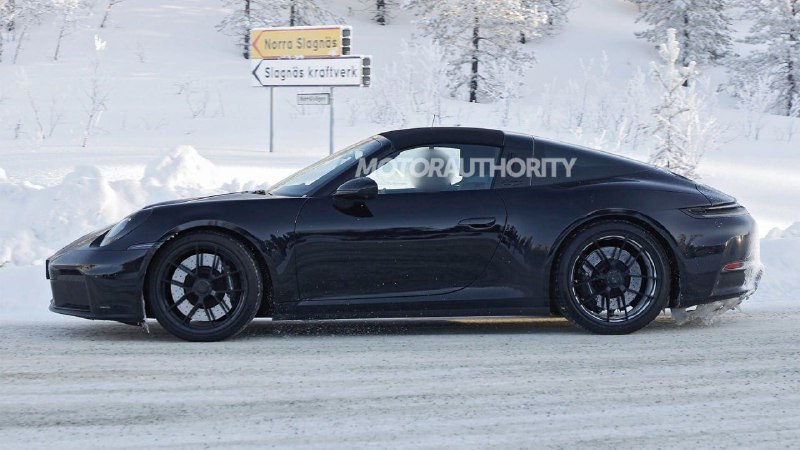 На зимние тесты выехал обновленный Porsche 911 в варианте Targa 3