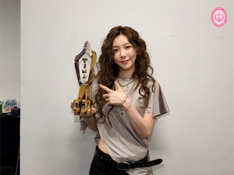 𝗣𝆺𝅥𝅮𝗡𝗞 𝗣𝗔𝗣𝗘𝗥 𝗣𝗟𝗔𝗡𝗘𝗦: ⌠ 𝟎𝟖𝟎𝟓 𐙚 260823︵ آپدیت ویورس گرلزجنریشن با ته یون امروز در مراسم ’ TMElive ‘ 🫶‌𐚁‌ #Taeyeon ᐨ #TMElive ᐨ #Weverse 𑁤소원𝘎𝘎𝓠𝓾