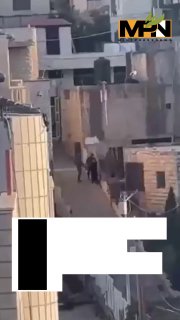 חיילים ישראלים שנתפסו במצלמה כשהם משליכים אישה פלסטינית בגדה המערבית לקרקע אישה פלסטינית הותקפה והושלכה ארצ…