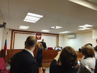 «Яблоко» сняли с выборов в парламент Свердловской области по иску ЛДПРСвердловский облсуд отменил регистрацию списка кандидатов «Яблока» на выборы в Заксобрание региона. Об этом сообщили в пресс-службе партии. Иск против «Яблока» подавала партия ЛДПР, его 