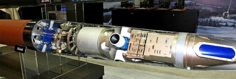 מחפש אינפרא אדום מיירט THAAD שנמצא שלם יחסית במדבר, על פי הדיווחים סמוך לגבול ירדן-סוריה.