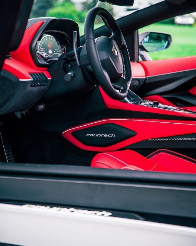 Lamborghini Countach LPI 800-4 5