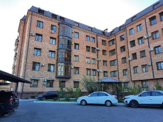 Улица Шафоиз, 4/6/6, коробка, 122 м2, лифт есть. 65 000 у.е.