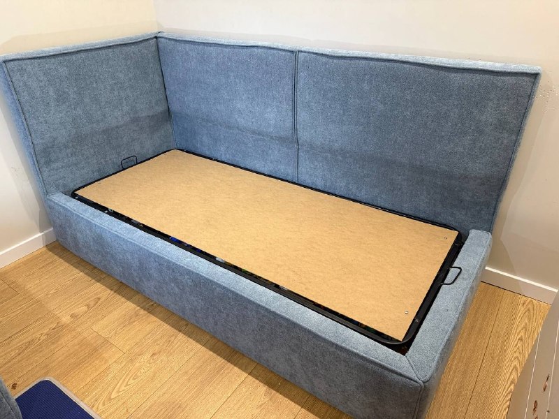 Продам односпальную кровать 200х90 без матраса.