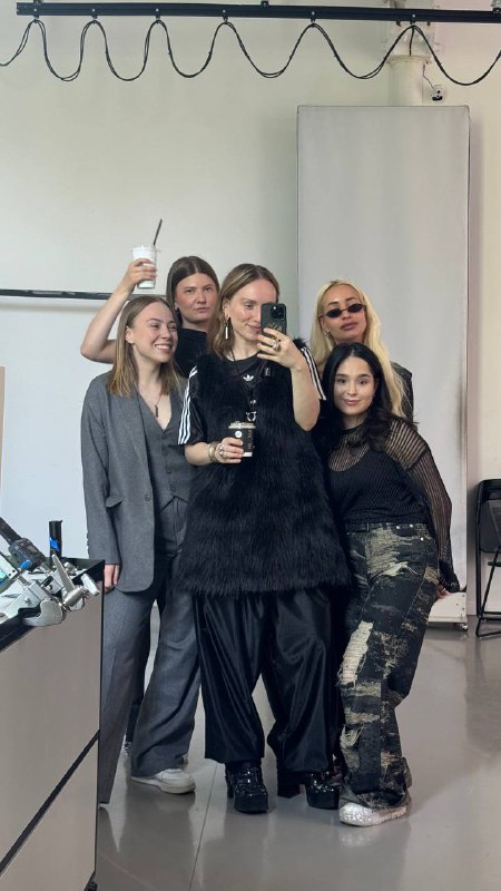 Выпускной 3.0 случился! Делюсь тем, как это было 💘Каждый раз испытываю колоссальную благодарность за доброту, доверие, вовлеченность, открытость и поддержку. И ваши искрящиеся азартом и любопытством глаза!  Для меня это безумно важно — на профессиональном и общечеловеческом. Спасибо вам 💔Выпускной 3.0 случился! Делюсь тем, как это было 💘Каждый раз испытываю колоссальную благодарность за доброту, доверие, вовлеченность, открытость и поддержку. И ваши искрящиеся азартом и любопытством глаза!  Для меня это безумно важно — на профессиональном и общечеловеческом. Спасибо вам 💔