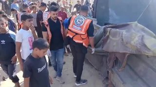 Civil Defense in the Gaza Strip: This morning our teams found body parts of dead bodies, targeted by an Israeli drone north of the al-Quba Mosque in Mawasi Khan Yunis, south of the Gaza Strip.