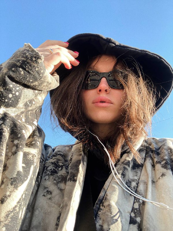 Доброе утро! На часах 9 утра, а я уже в Москве, на съёмках для бренда YASPISBRAND.COM .Всем отличного дня! ✌🏻❤️‍🔥