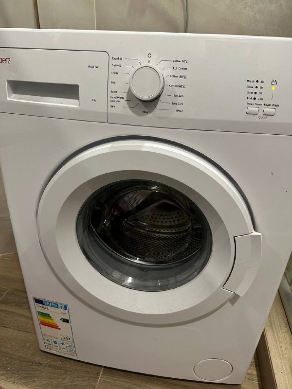 Продам стиральную машинку, работала идеально, перестала стартовать. Предположительно датчик закрытия — фото 1