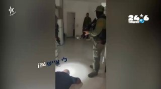 🇮🇱 תיעוד: מרדף אחר נהגת בלוד הסתיים בחשיפת דירת מסתור עם 35 שב״חים. נהגת בת 42 ממזרח ירושלים ניסתה להימלט…