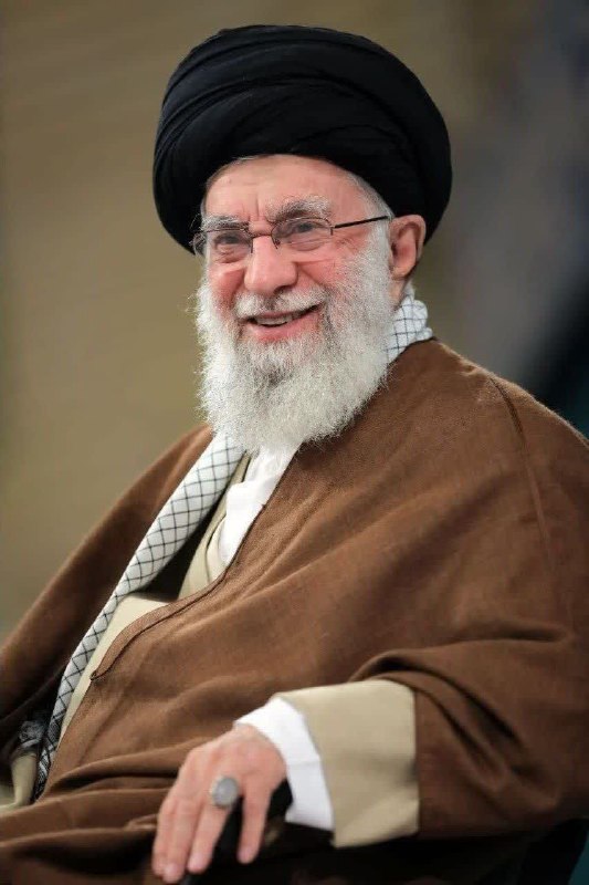 خاورستان: 🔰چهل روز است روی خاکی راه میرویم که عزیزتر از جانمان در آن خفته است...#رهبر_شهیدم#باید_برخاست🌔 با #خاورستان از اخبار مو
