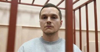 Елена Липцер, мать адвоката Навального Алексея Липцера, просила Ходорковского помочь с оплатой защиты сына, поскольку ФБК эти расходы не покрывал, пишет SOTA. По словам источников издания, Липцер получила от Ходорковского необходимые деньги.Журналист Павел