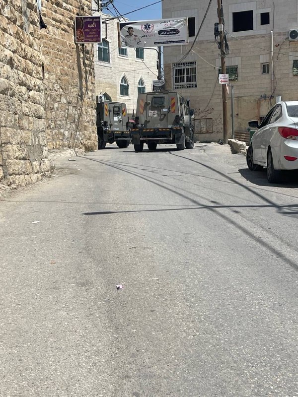 כוחות הכיבוש מסתערים על העיירה חיזמה מצפון לירושלים הכבושה ומחרימים רכב עירוני