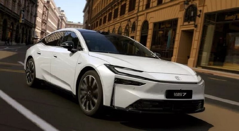 Toyota начала продажи большого электроседана bZ7