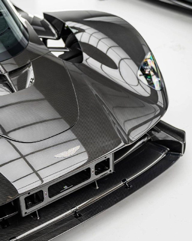 Aston Martin Valkyrie 2