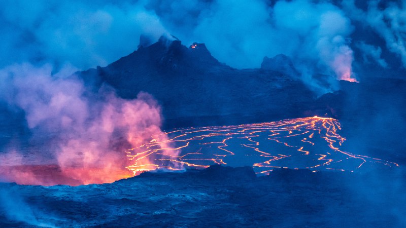 A scene of wild beautyHalema'uma'u Crater's lava lake, Kīlauea Caldera, Hawai'i Volcanoes National Park, Hawaii (© Stephen Matera/Tandem Stills + Motion)