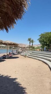 משהד מ"אילת" בדרום פלסטין הכבושה מראה עמודי עשן עולים לאחר שהמשמרות המהפכה תקפו בסיסים ארה"ב בעקבה, ירדן.