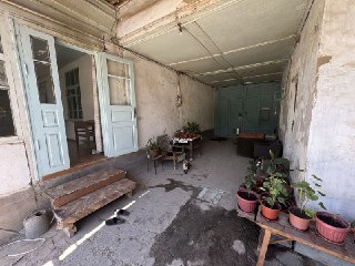 Uy sotiladi, uch qahramondan 4,5 km madaniyatga burilishda