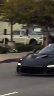 McLaren Сенна разбился во время позирования на камеру в Вудленд-Хиллз, Калифорни
