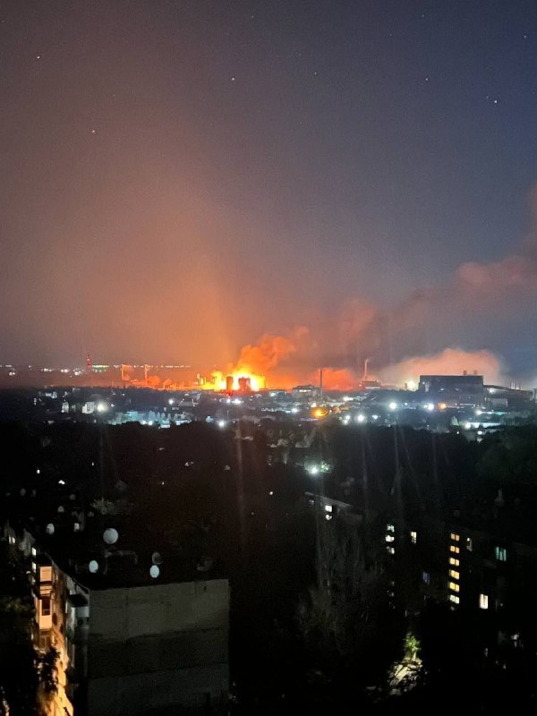 🇷🇺🇺🇦️ - מספר טילים בליסטיים רוסיים פגעו במתקן תעשייתי בעיר קמיאנסקה, מחוז דנייפרופטרובסק. במקום בוערת ש…