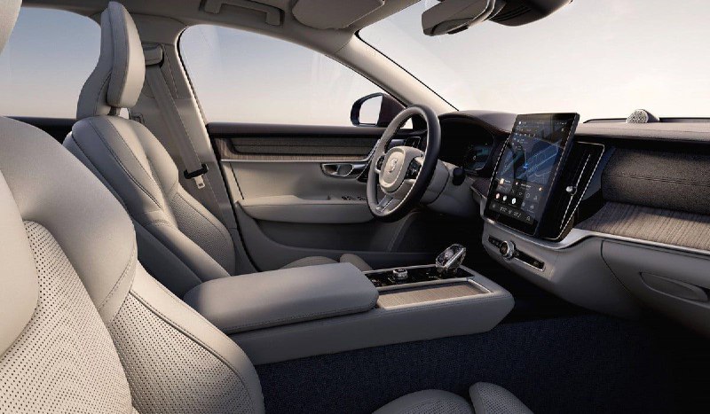 Volvo представила рестайлинговый седан S90 6