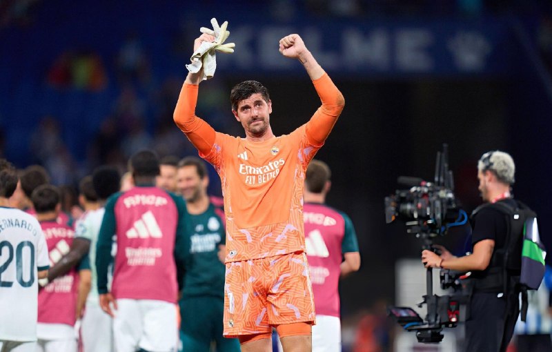 REAL MADRID PAGE: 🗣 تمجید ویژه تیبو از کارلوس اسپی:➕«کارلوس اسپی یک هیولاست؛ دیدن تنه به تنه شدن و دوئلهای او در تمرینات با مدافعانی مثل