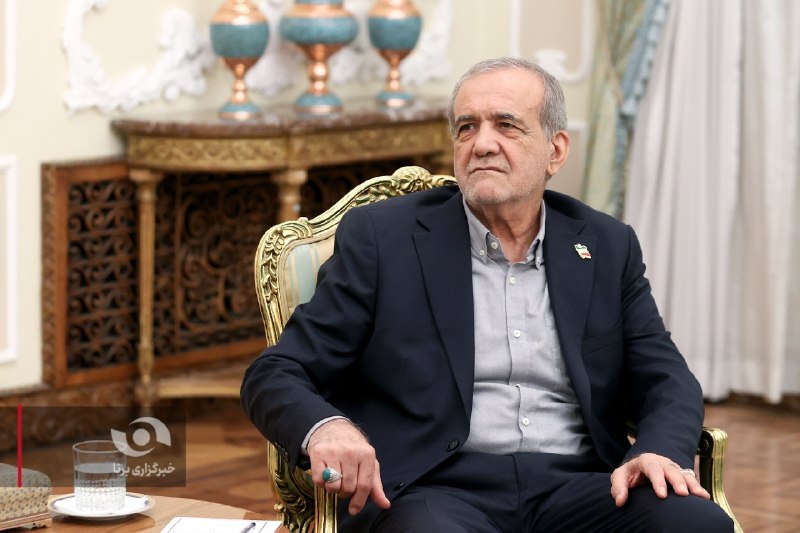 خبرگزاری برنا: سرلشکر محسن رضایی: به آمریکا بیاعتمادیم و باید رفتارش را تغییر دهد 🔸دبیر شورای عالی امنیت ملی در دیدار با فرمانده ارتش