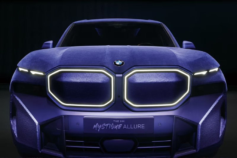 BMW обшила кузов кроссовера XM бархатом