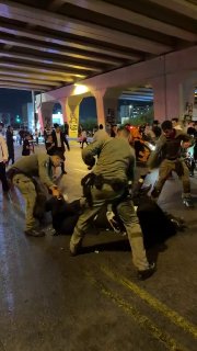 3 שוטרי כיבוש ו-4 מפגינים חרדים נפצעו במהלך עימותים בכביש 4 סמוך לבני ברק, מזרחית לתל אביב, במחאה על מעצרו…
