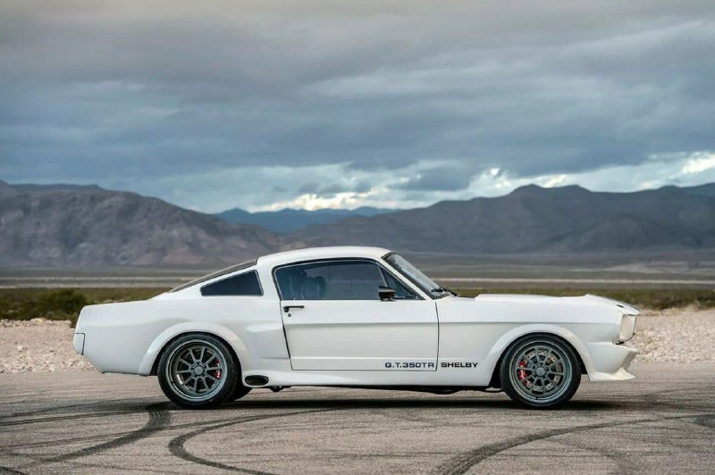 Американское ателье превратило винтажный Ford Mustang в 700-сильный рестомод GT350TR. 8