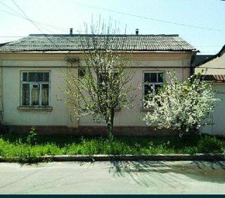 Продаётся дом с земельным участком в Яшнабадском районе.